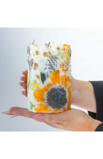 Velas de flores naturais feitas com girassol 